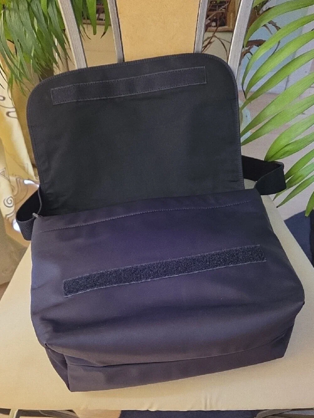 Kate spade black nylon messenger bag with adjustable strap ♥️